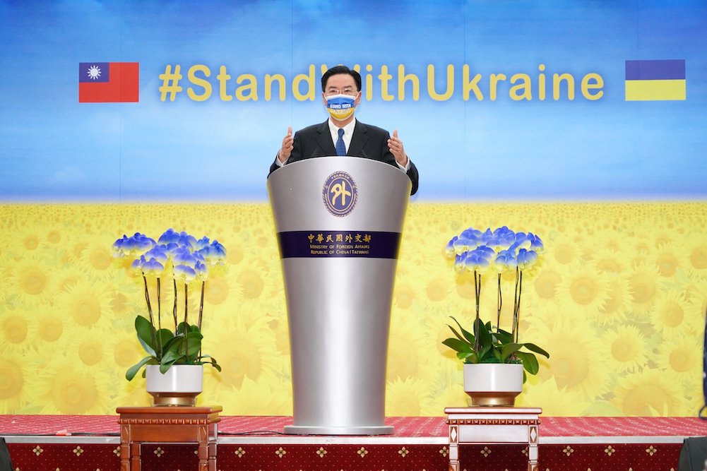 外交部長吳釗燮日前出席賑濟烏克蘭記者會。