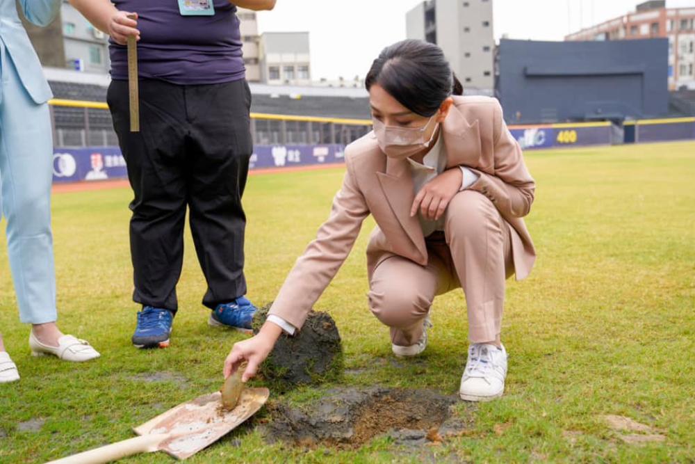 【有影】綠營質疑新竹棒球場「圖利特定廠商」 高虹安：這麼擔心美國大聯盟專家來台？ 9