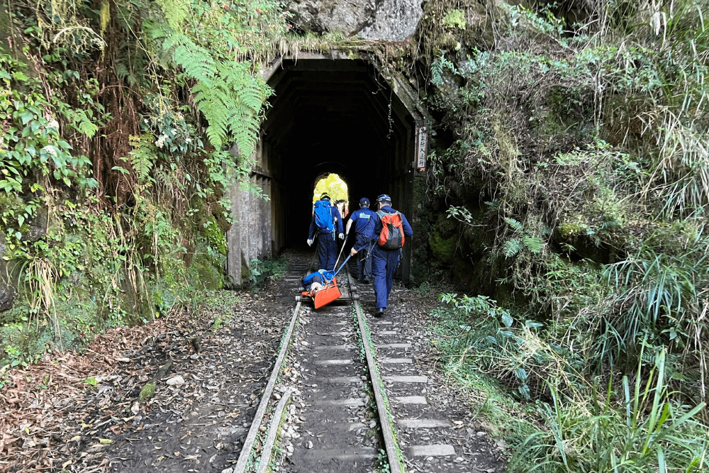 眠月線登山意外頻傳 嘉縣阿里山消防分隊DIY台車助救援 19