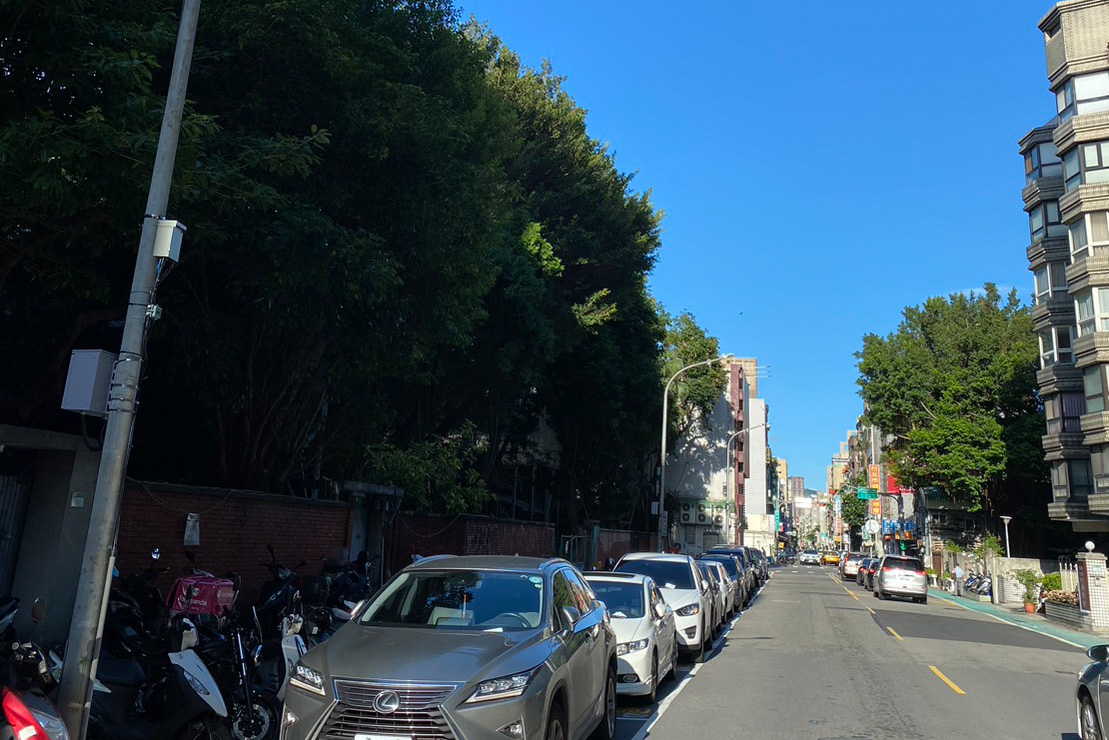 台北市中正區潮州街將試辦高位攝影智慧化停車開單服務。（北市停管處提供）