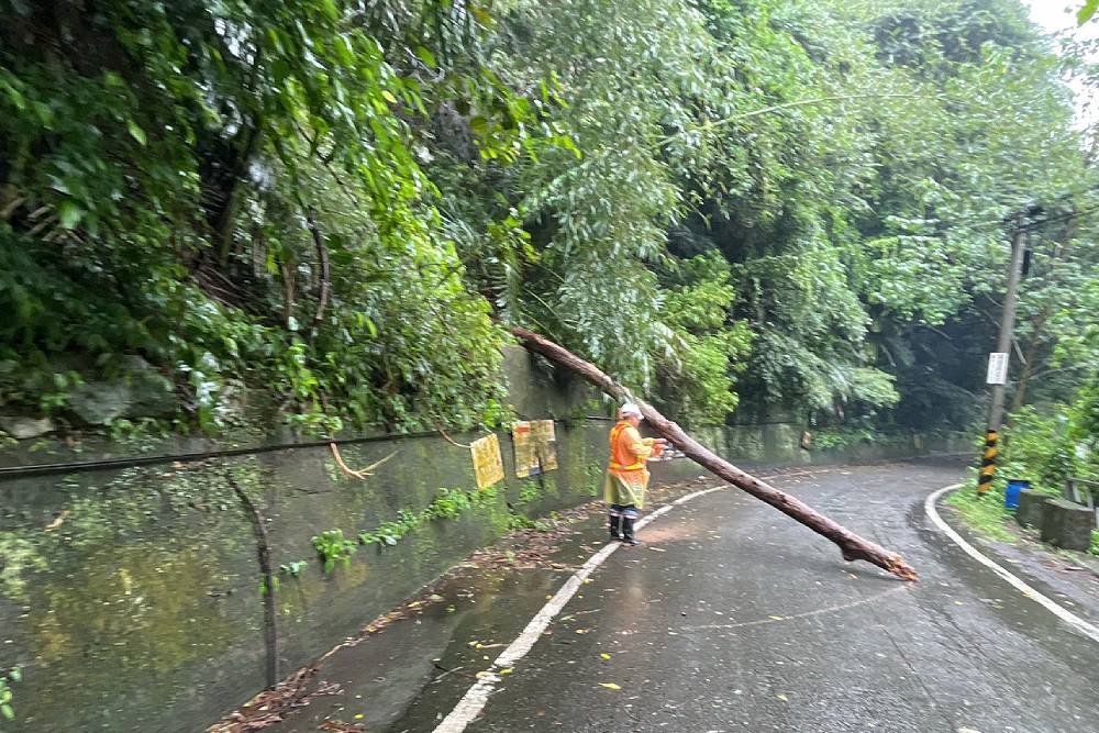 中颱卡努雨彈炸路 中市和平、南投仁愛停班課 5