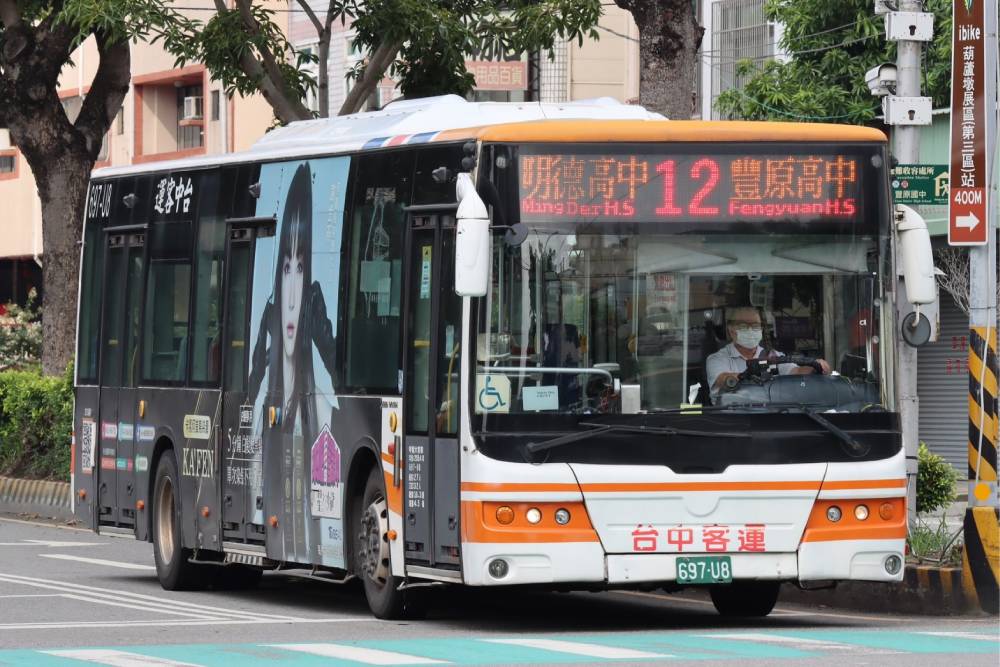 台中跳蛙公車缺駕駛 學生開學等無車 7