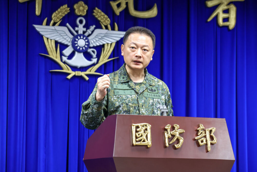 網傳共軍093型「商級」核潛艦在台海發生意外 國防部：無消息證實 3