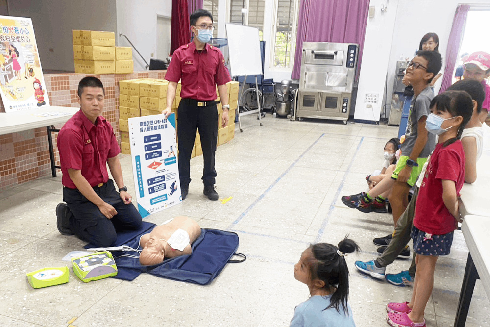 防災防溺從小教起 基市消防局讓小朋友體驗CPR及AED操作 7