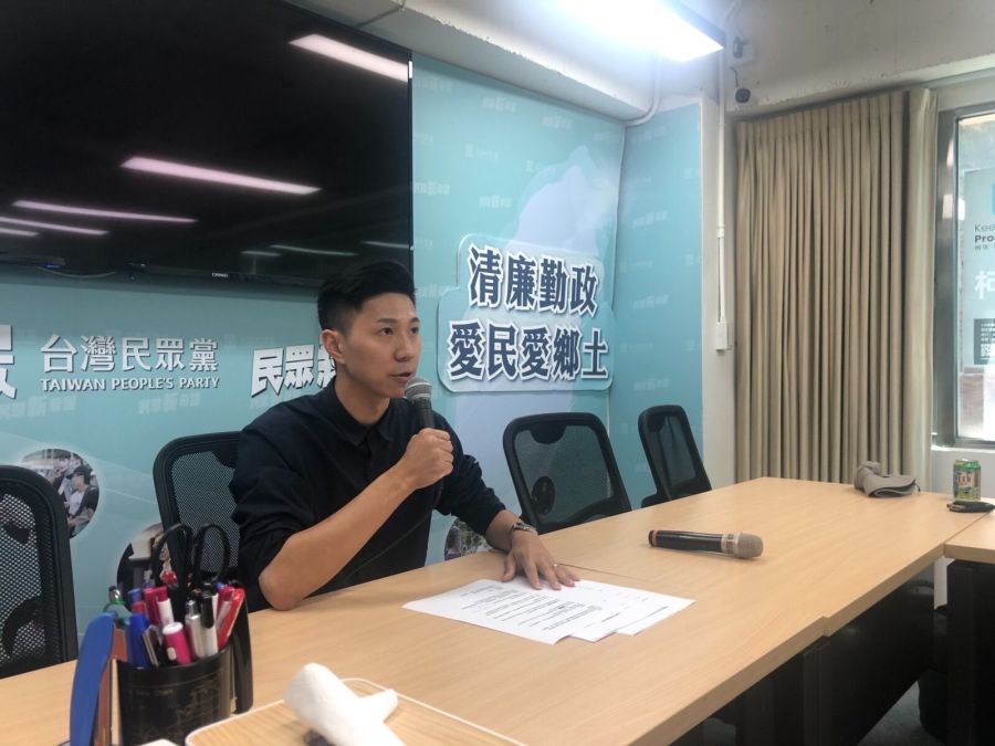 民眾黨發言人李頂立出面針對高虹安遭停權受訪。（方炳超攝）