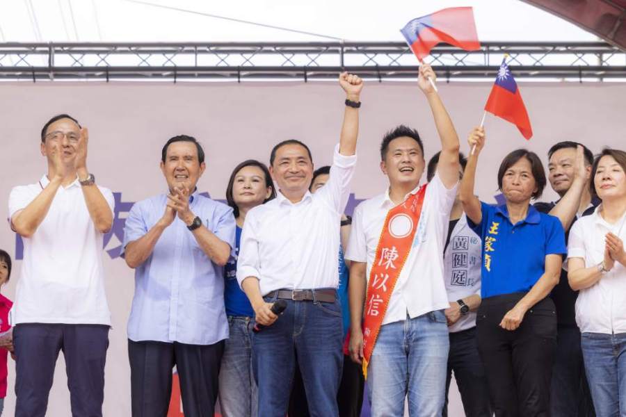 國民黨總統參選人侯友宜與台南市立委參選人陳以信的聯合競選總部30日正式成立。