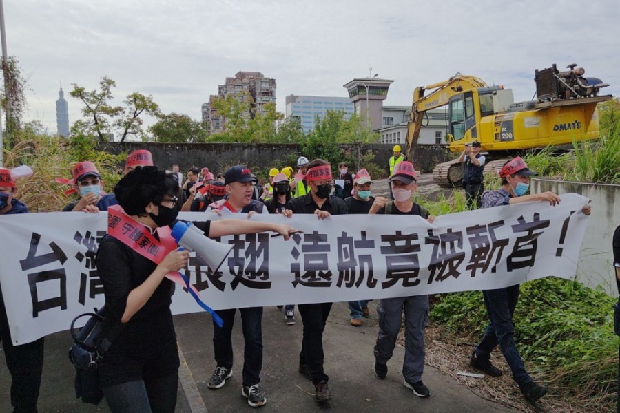 【抗拆屋護遠航3-2】兩怪手提早藏身遠航後方　媒體遭警戒線阻隔 31