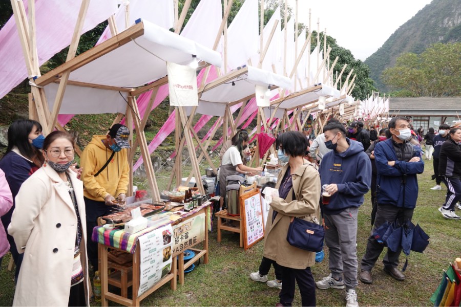 彷彿置身山水美景中 太魯閣山市集體驗原民新風情 23