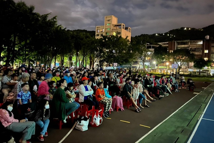 辦萬聖節星光電影與小朋友同樂 許淑華：推動國民義務教育至3歲 15