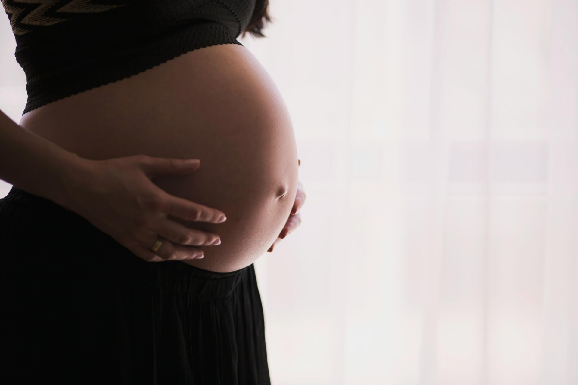 【臺灣調查網】全球民調／美國 反墮胎法雖已定案 美人仍覺女性有權決定是否「要當媽」